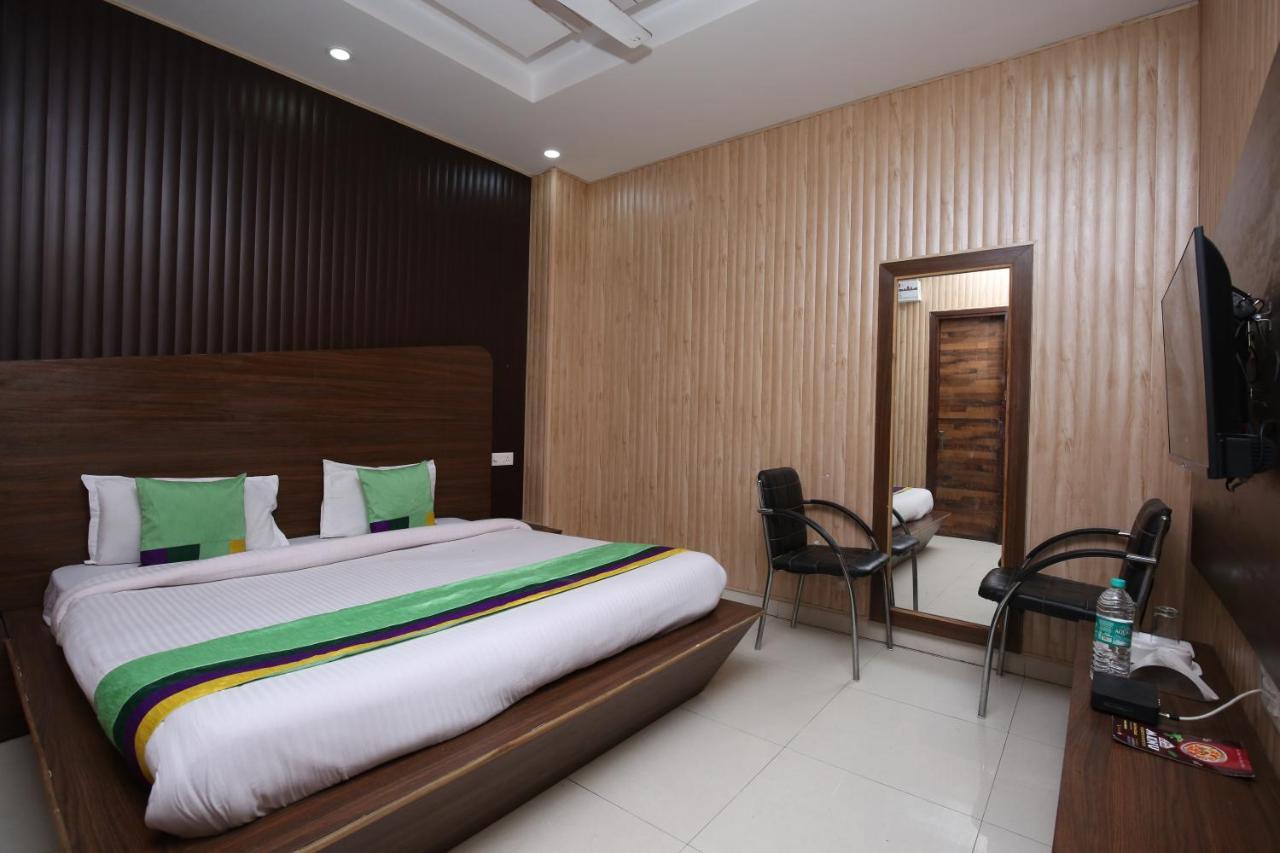 Hotel Pearl Grand & Banquet Zirakpur Zewnętrze zdjęcie