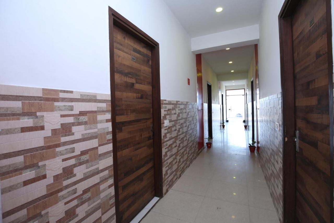 Hotel Pearl Grand & Banquet Zirakpur Zewnętrze zdjęcie