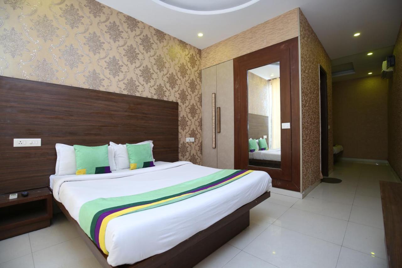 Hotel Pearl Grand & Banquet Zirakpur Zewnętrze zdjęcie