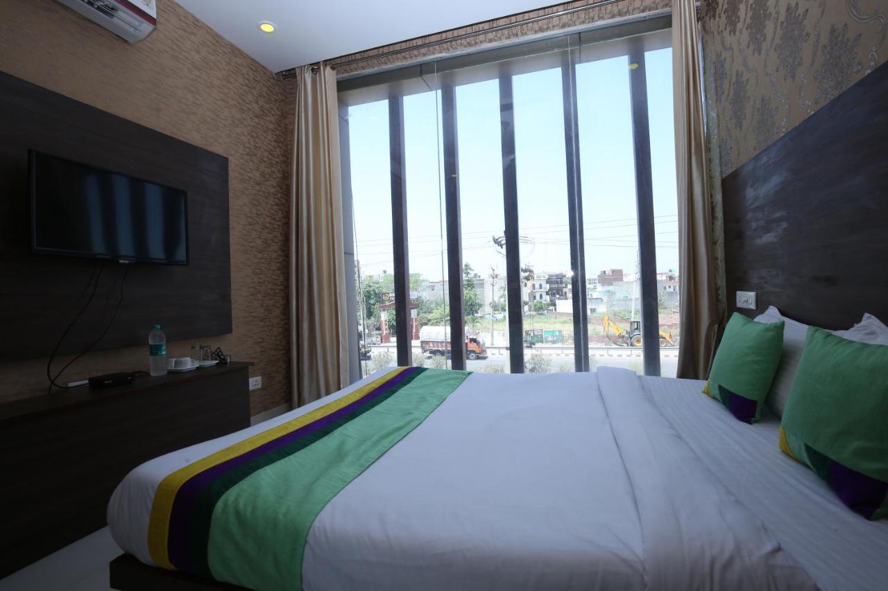 Hotel Pearl Grand & Banquet Zirakpur Zewnętrze zdjęcie