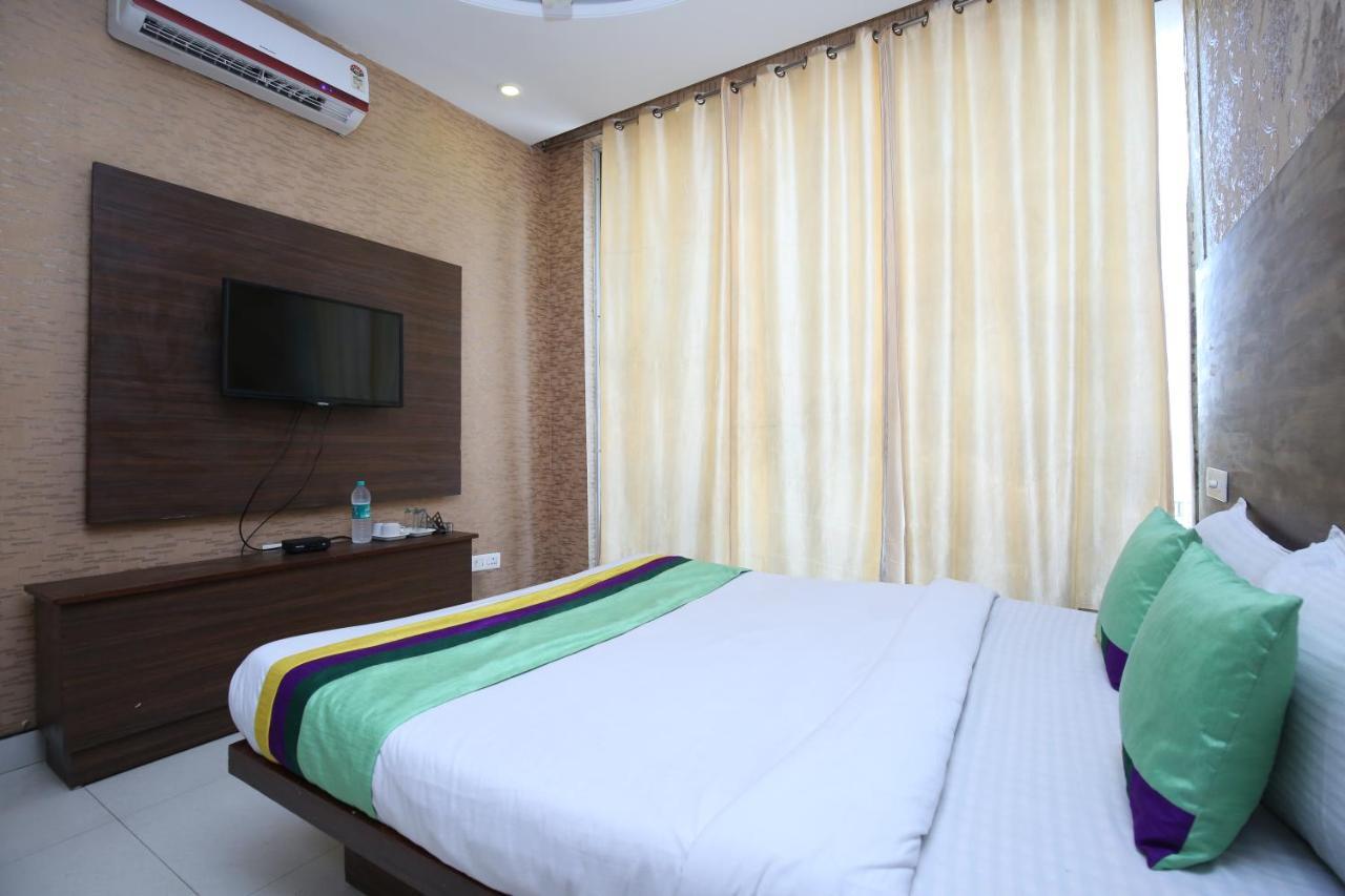 Hotel Pearl Grand & Banquet Zirakpur Zewnętrze zdjęcie