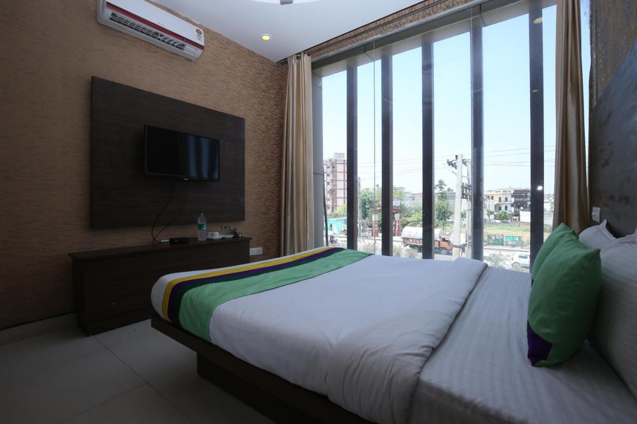Hotel Pearl Grand & Banquet Zirakpur Zewnętrze zdjęcie