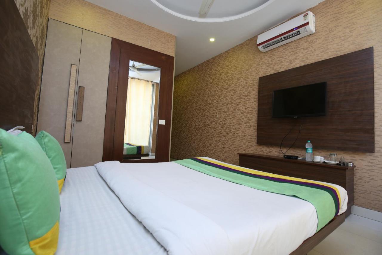 Hotel Pearl Grand & Banquet Zirakpur Zewnętrze zdjęcie