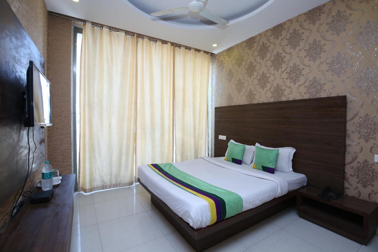 Hotel Pearl Grand & Banquet Zirakpur Zewnętrze zdjęcie